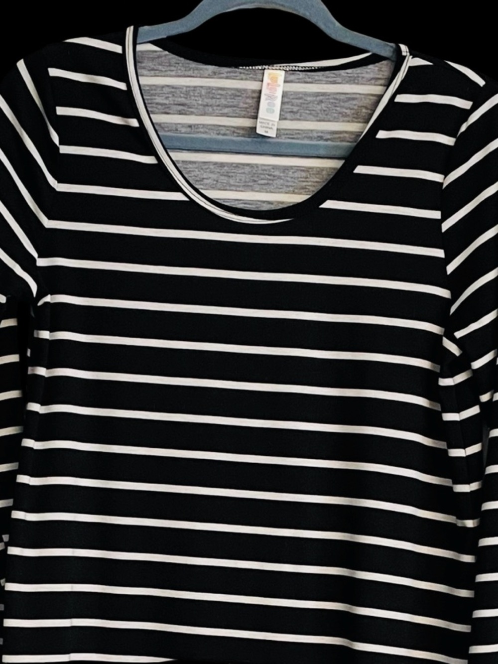 NWOT LuLaRoe Black and White Striped Lynnae Long Sleeve Top Fits Sizes 8 to 12
